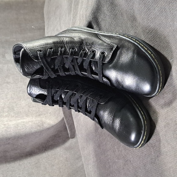 Dr. Martens Shoes - Dr. Martens Leyton Black Leather Lace Up Casual Boots G US 8 *OOS